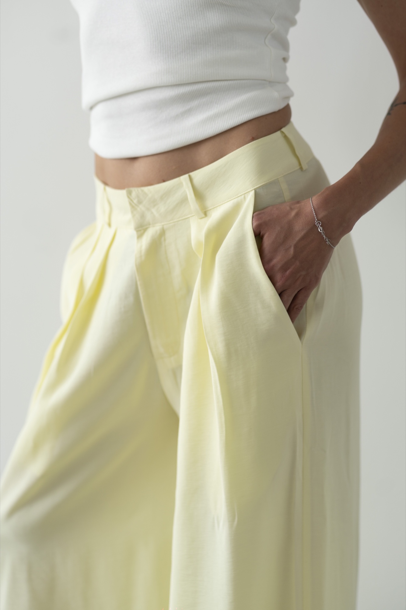 low waisted wide leg pants — Lemon