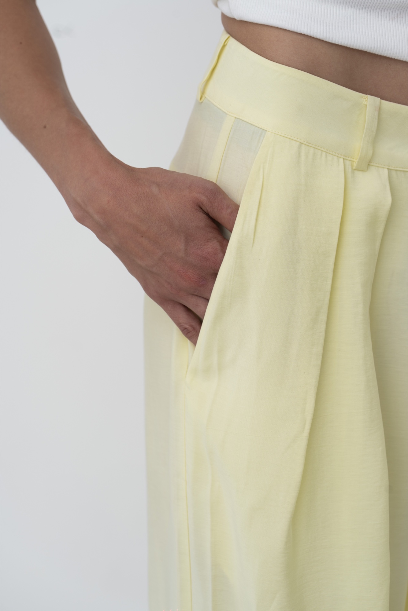 low waisted wide leg pants — Lemon