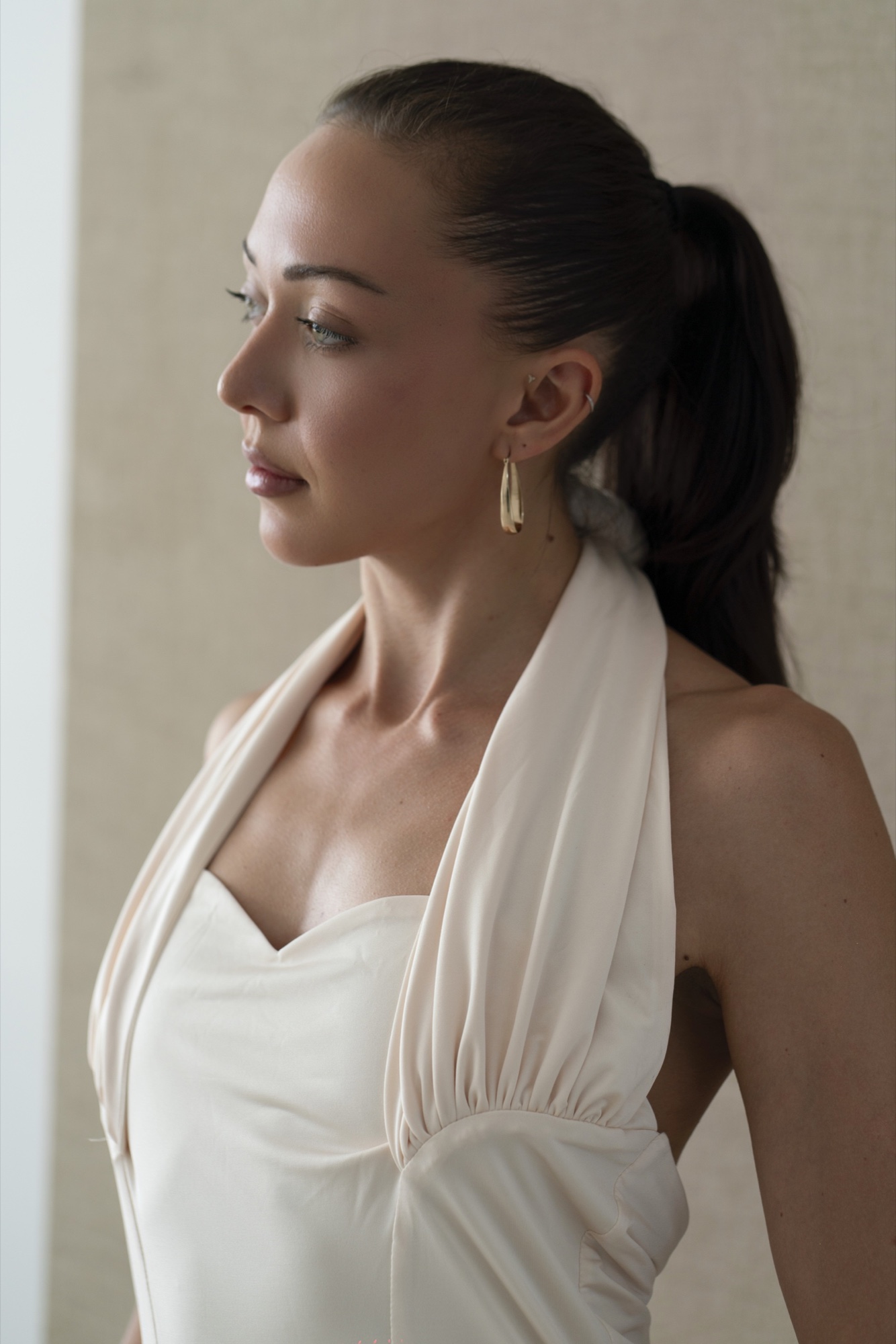 halter neckline fitted dress — Beige