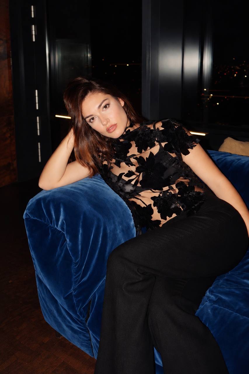 Delicate lace and refined eveningwear